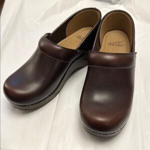 Dansko Dark Brown Leather Slip-On clogs size 39